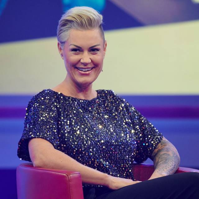 Die Ärztin Carola Holzner sitzt beim RTL Jahresrückblick "Menschen, Bilder, Emotionen" 2020" im Studio. Die Ärztin und Bloggerin Holzner («Doc Caro») hat die Essener Universitätsklinik verlassen und arbeitet künftig in einem Krankenhaus in Duisburg.