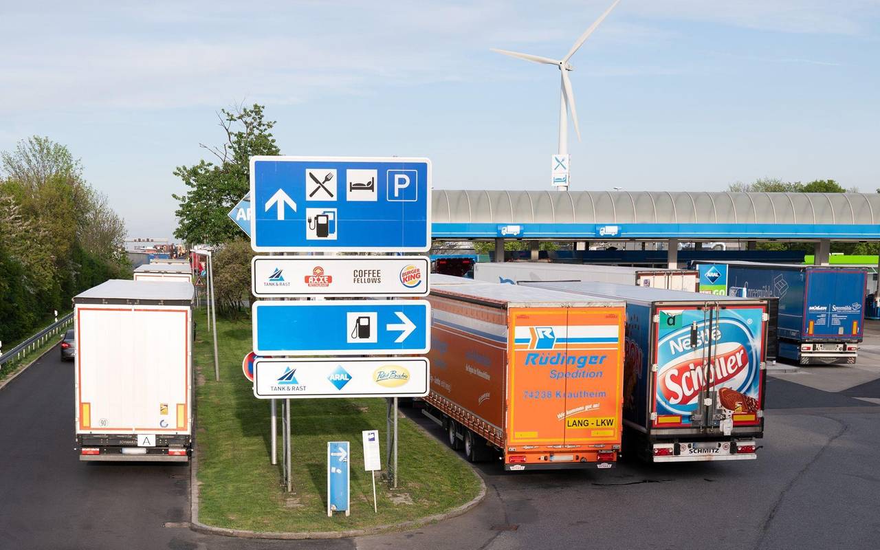 Lkw-Parkplätze auf Autobahn