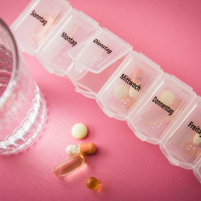 Wochendispenser mit Tabletten