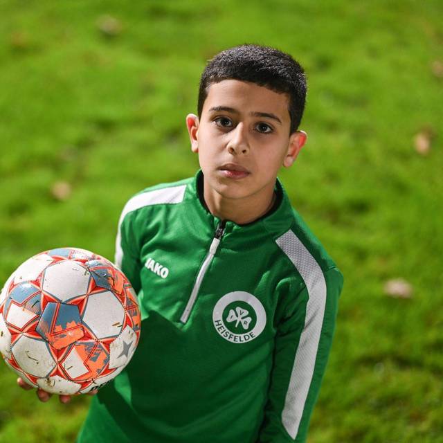 Fallrückzieher-Video eines Kindes sorgt für viralen Hit