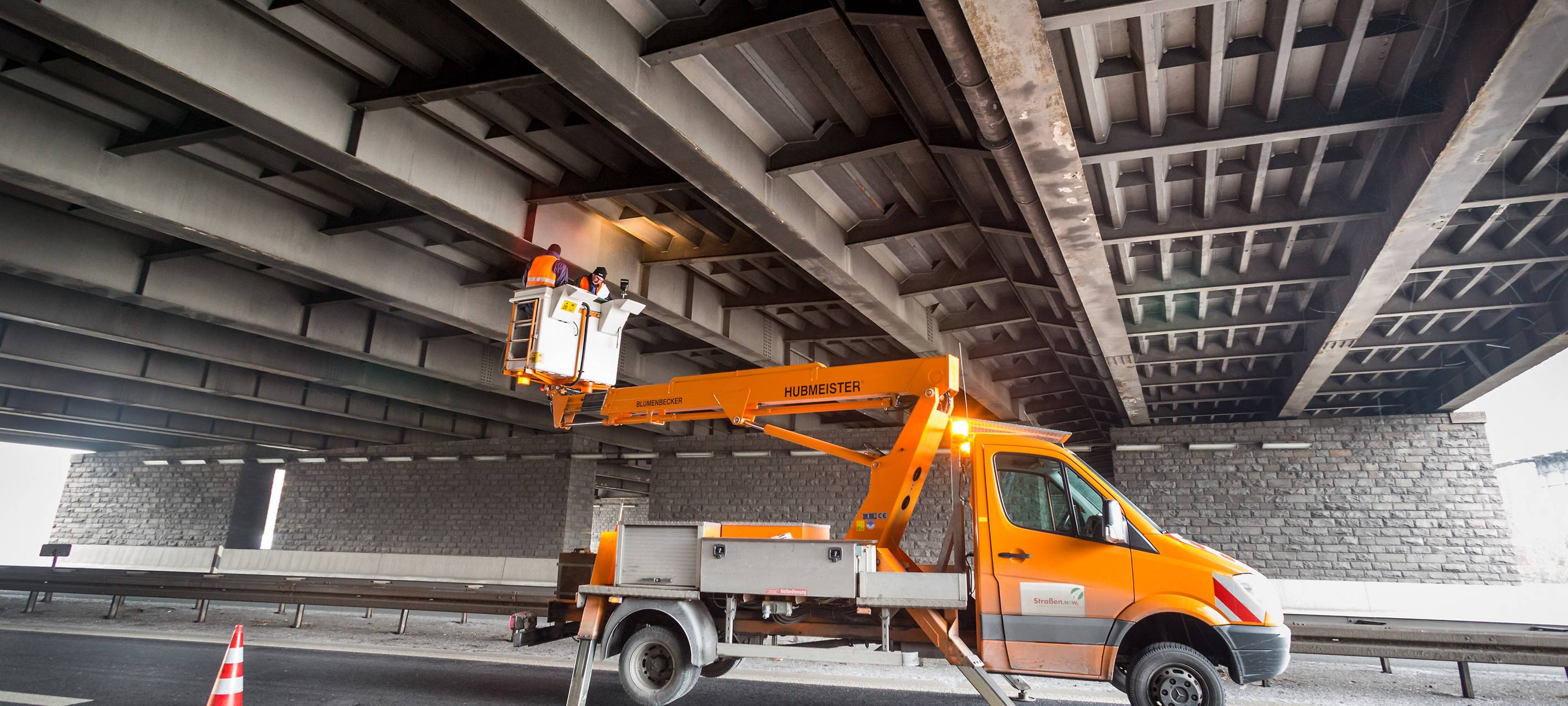 Überprüfungen an der Oberkasseler Brücke