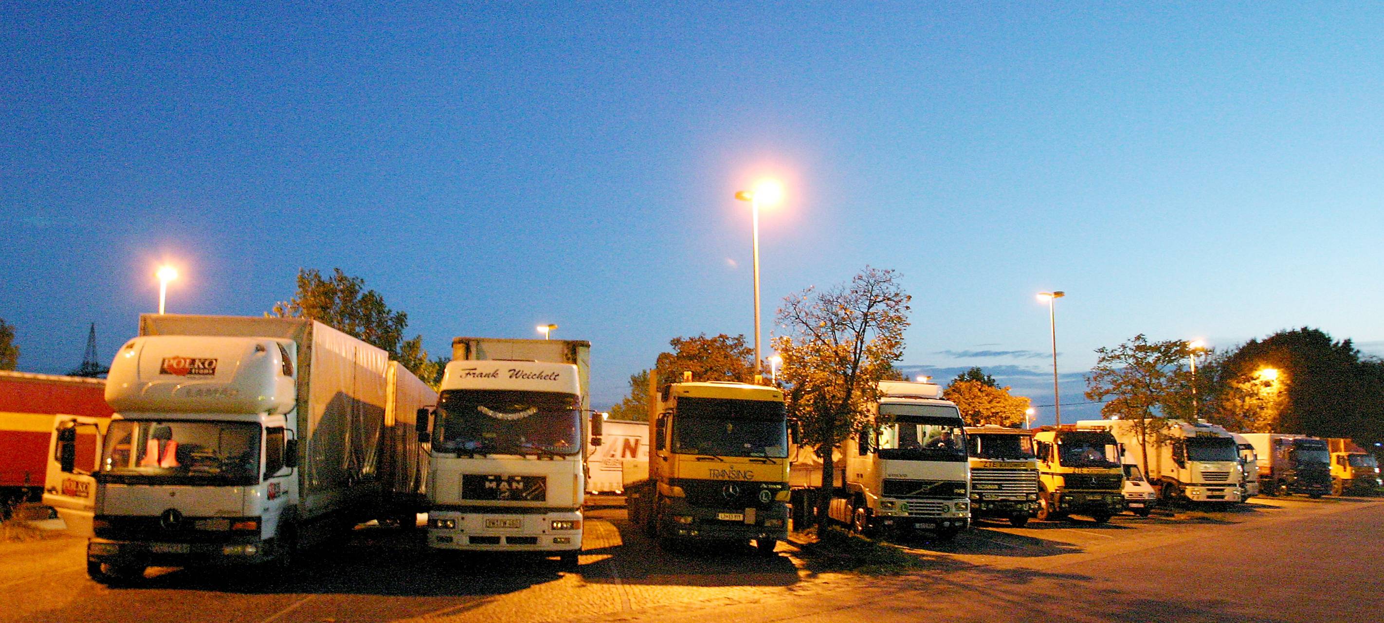 Neue ADAC-Untersuchung zu fehlenden LKW-Stellplätzen