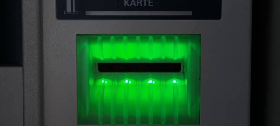 Ratingerin in Bankfiliale ausgeraubt