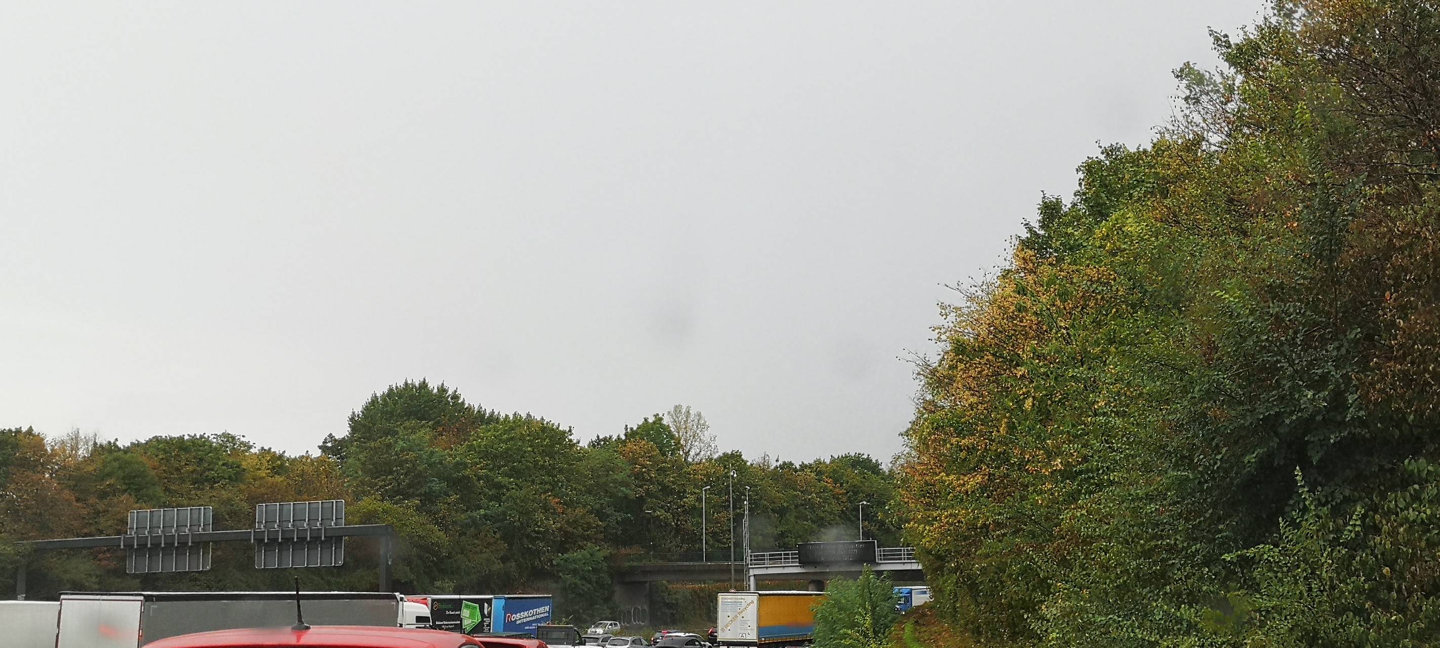 Pendler stehen immer länger im Stau