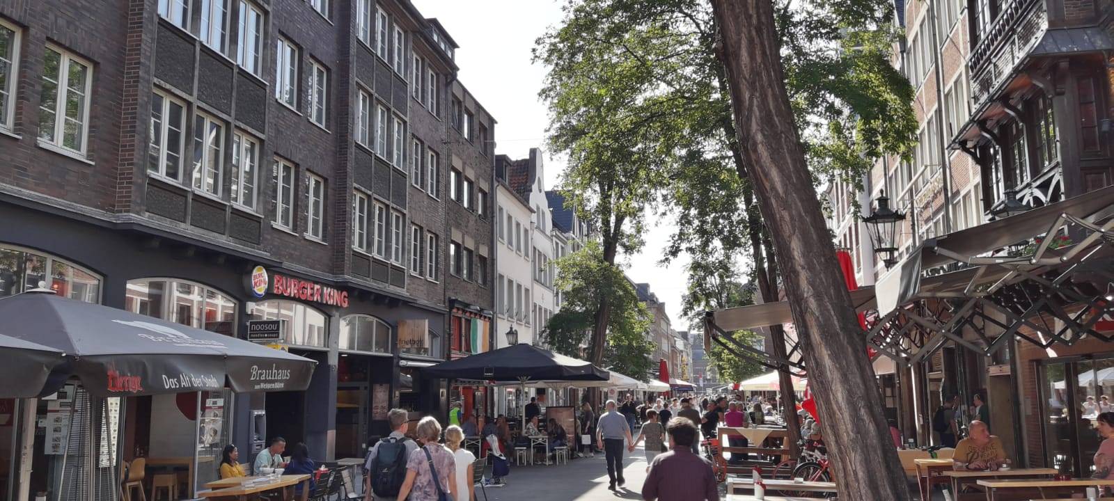 Düsseldorf: OB fordert Prüfung einer Messer- oder Waffenverbotszone