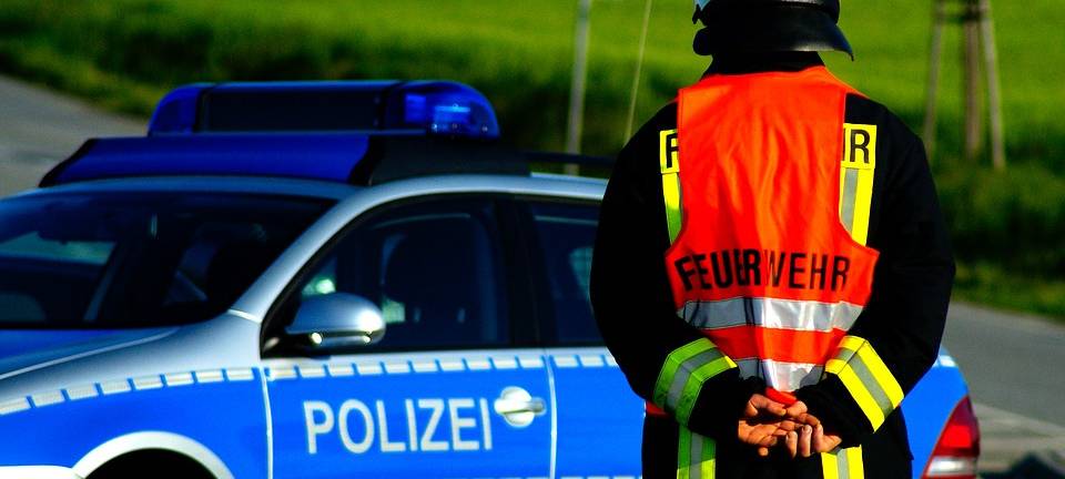 Polizei und Feuerwehr kontrollierten Autos