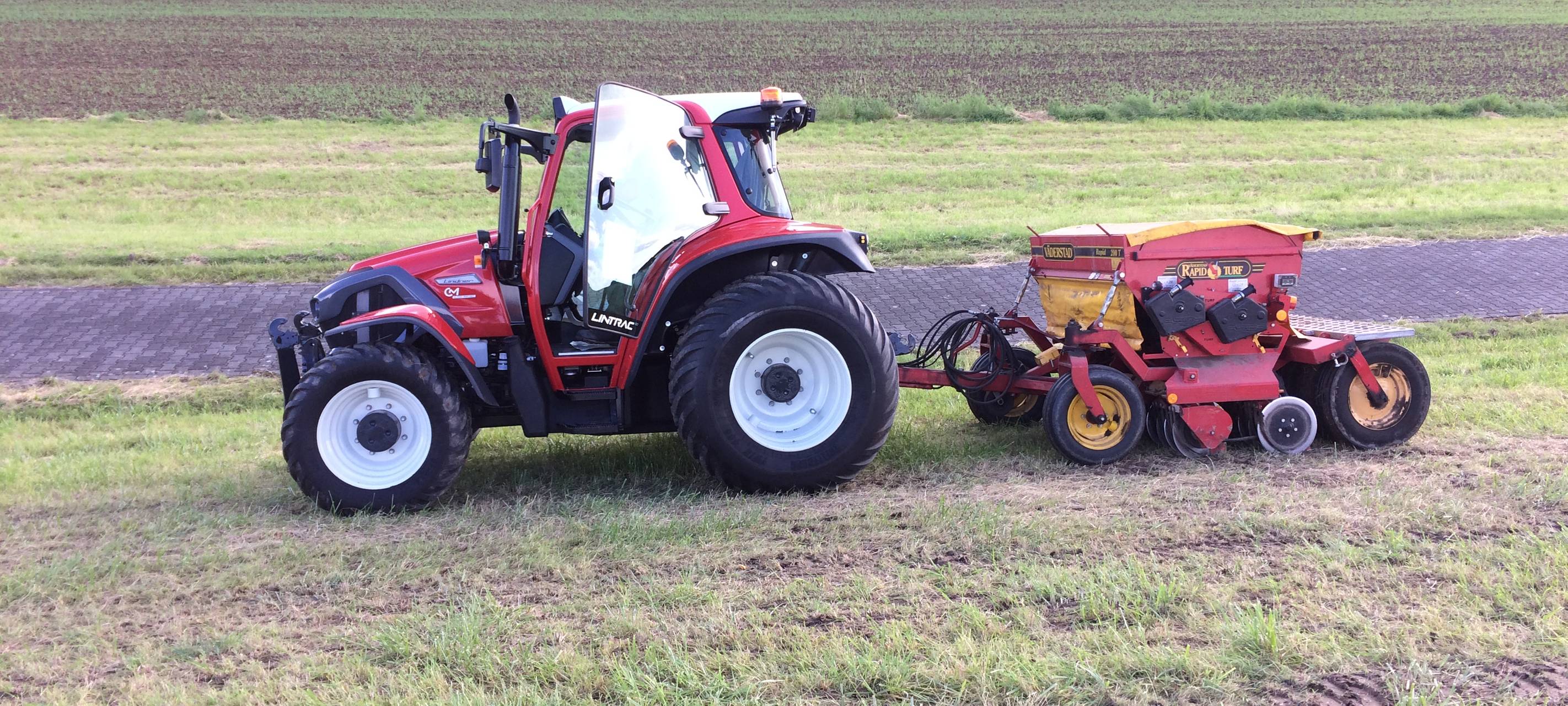 Monheimer Rheindeich wird gedüngt