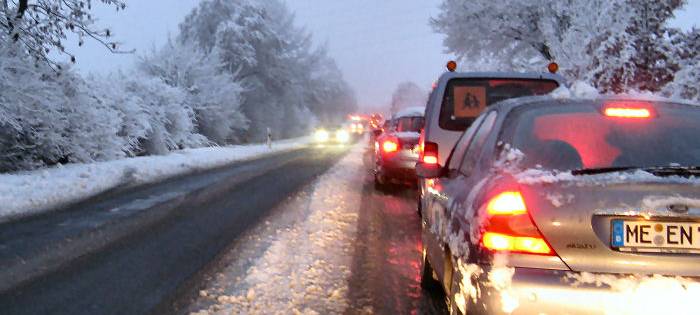 Schnee-Mittwoch mit Staus und Unfällen