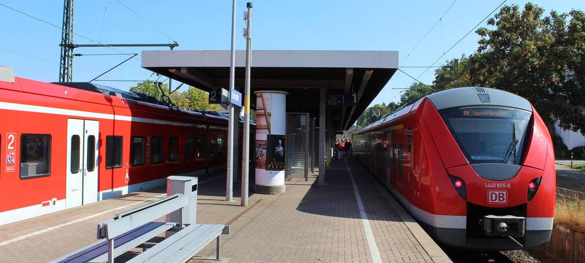 33-jähriger gerät zwischen Zug und Bahnsteig