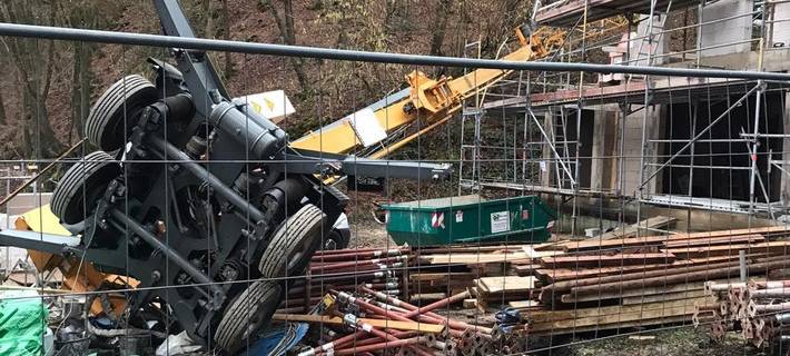 Erkrath: Vier Verletzte nach Kran-Sturz