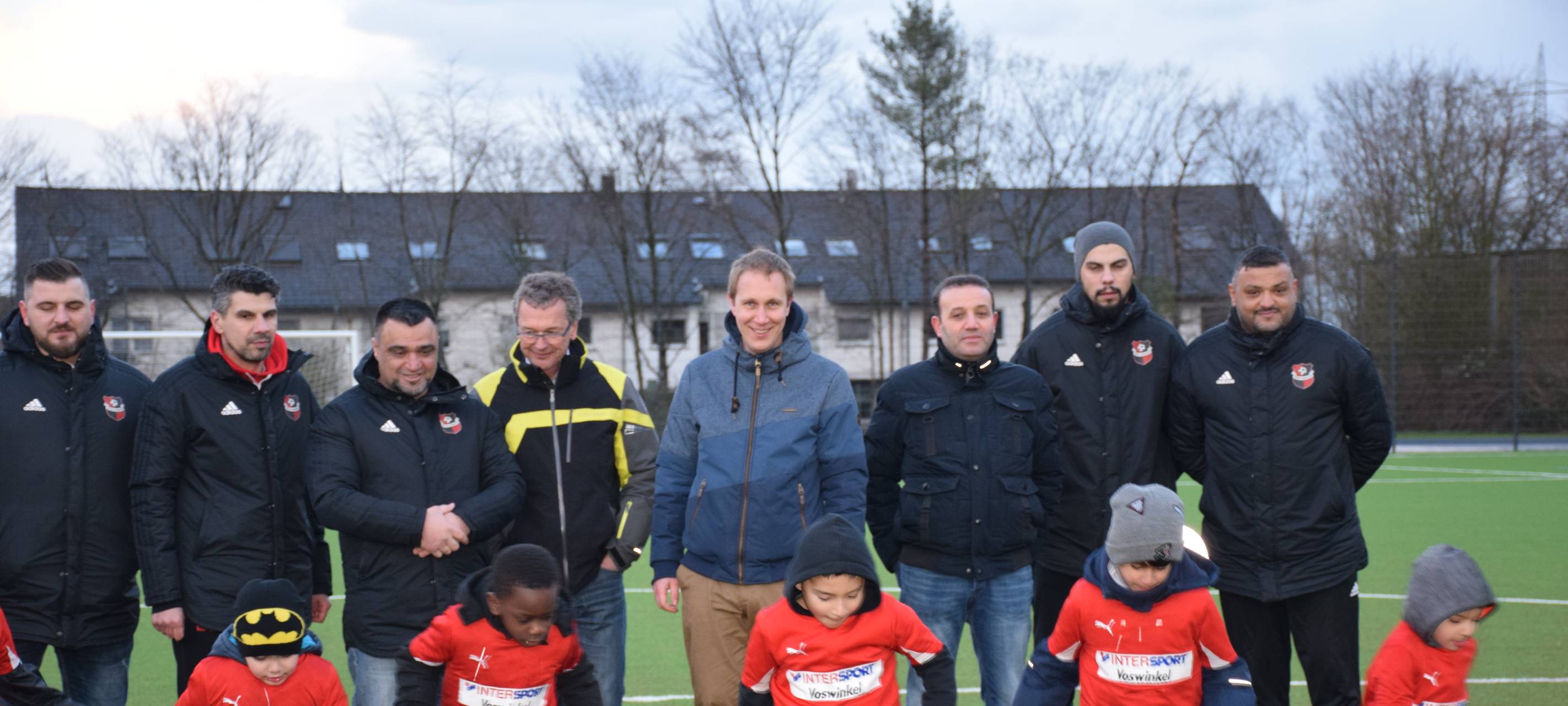 Neuer Kunstrasenplatz für Monheimer Kicker