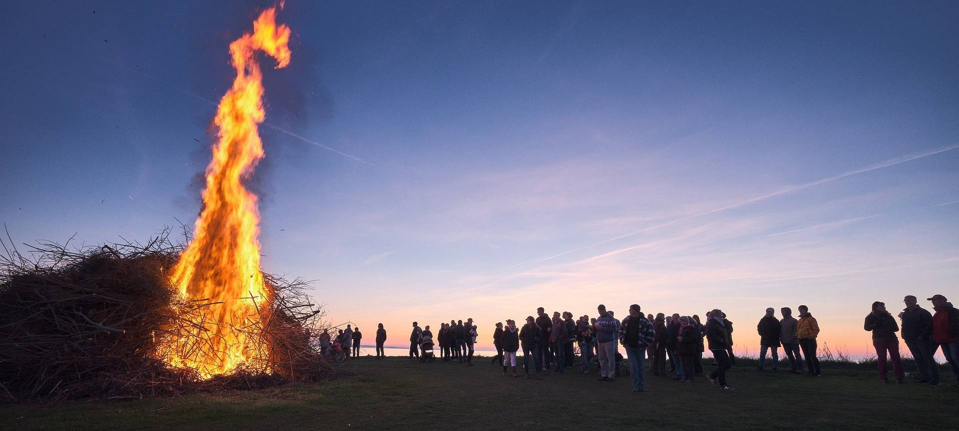 Osterfeuer im Kreis Mettmann