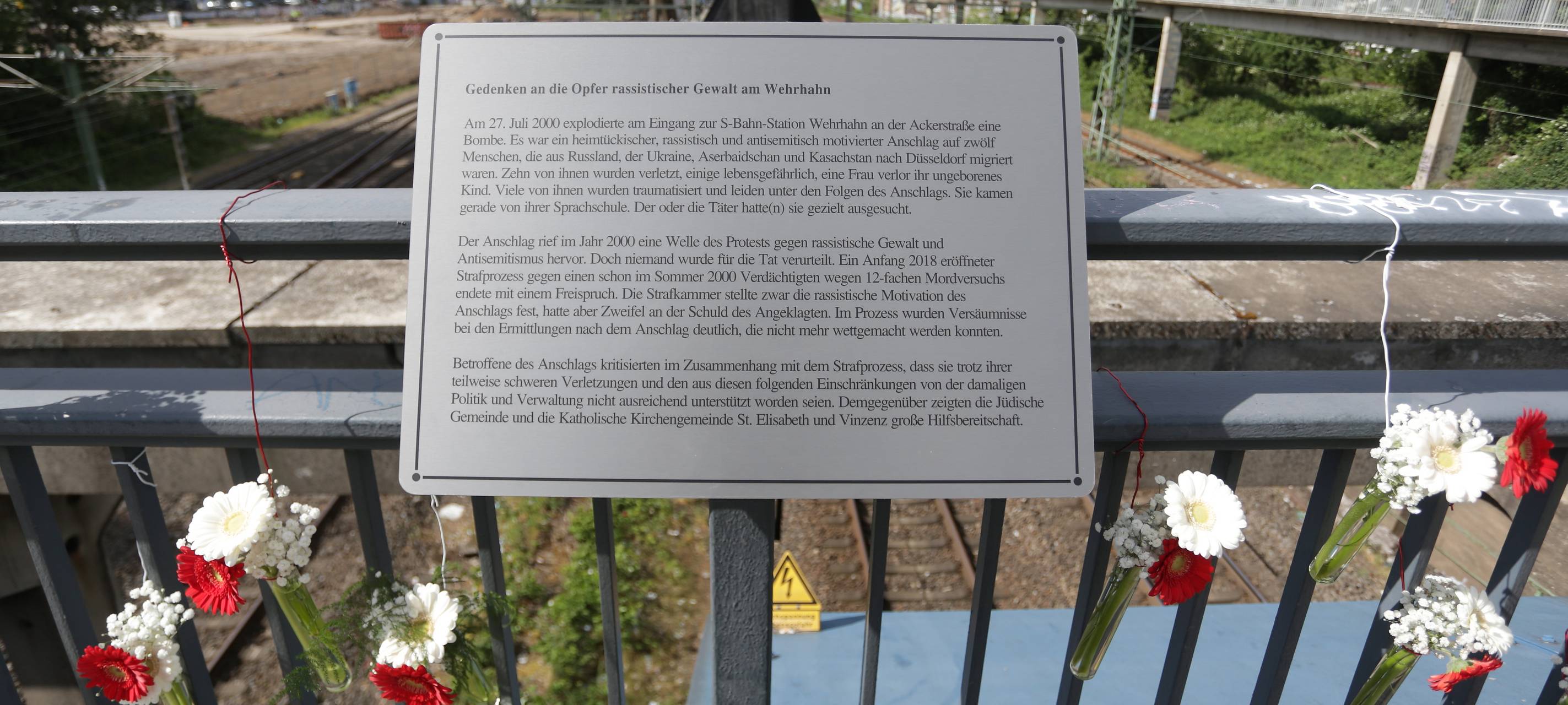 Die Gedenktafel am Bahnhof Wehrhahn