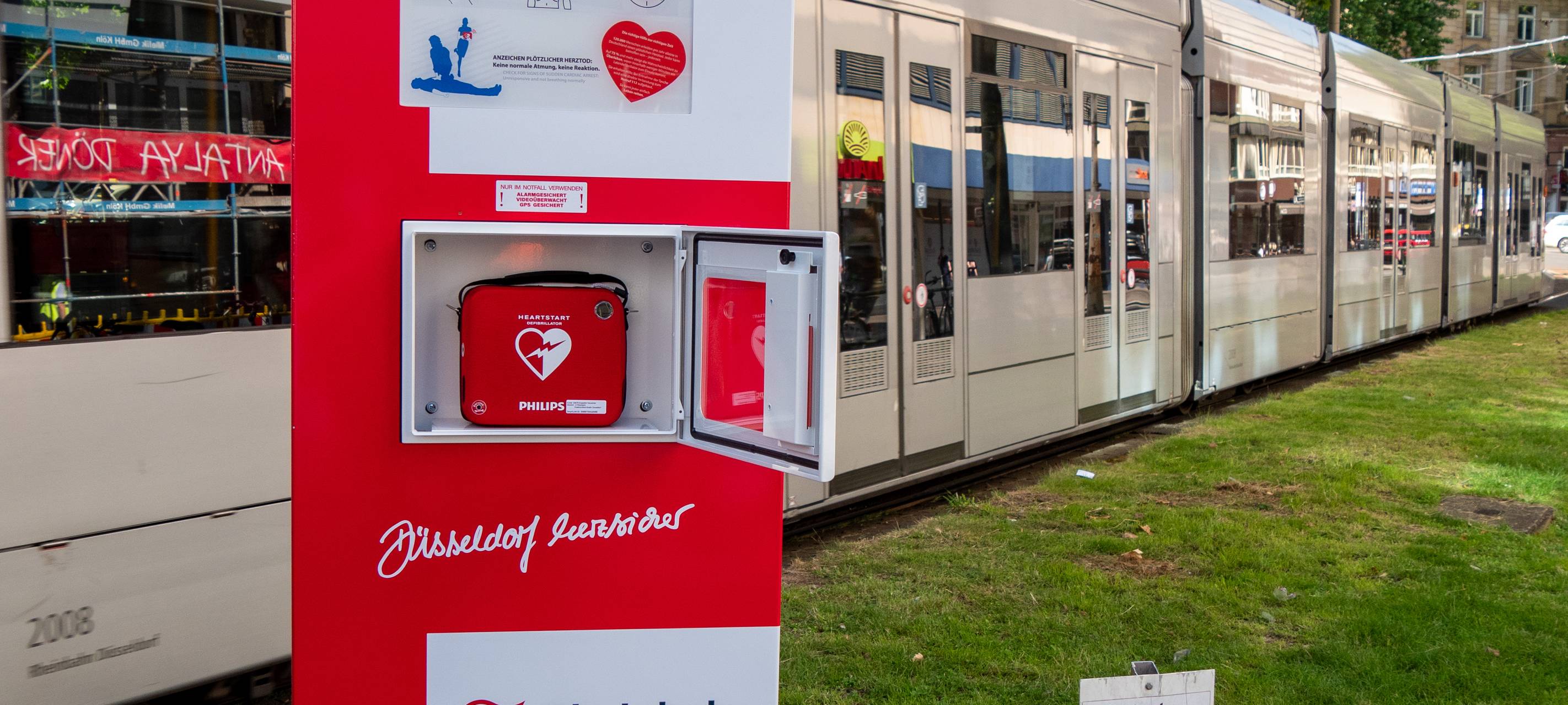 Defibrillator-Säule am Hauptbahnhof