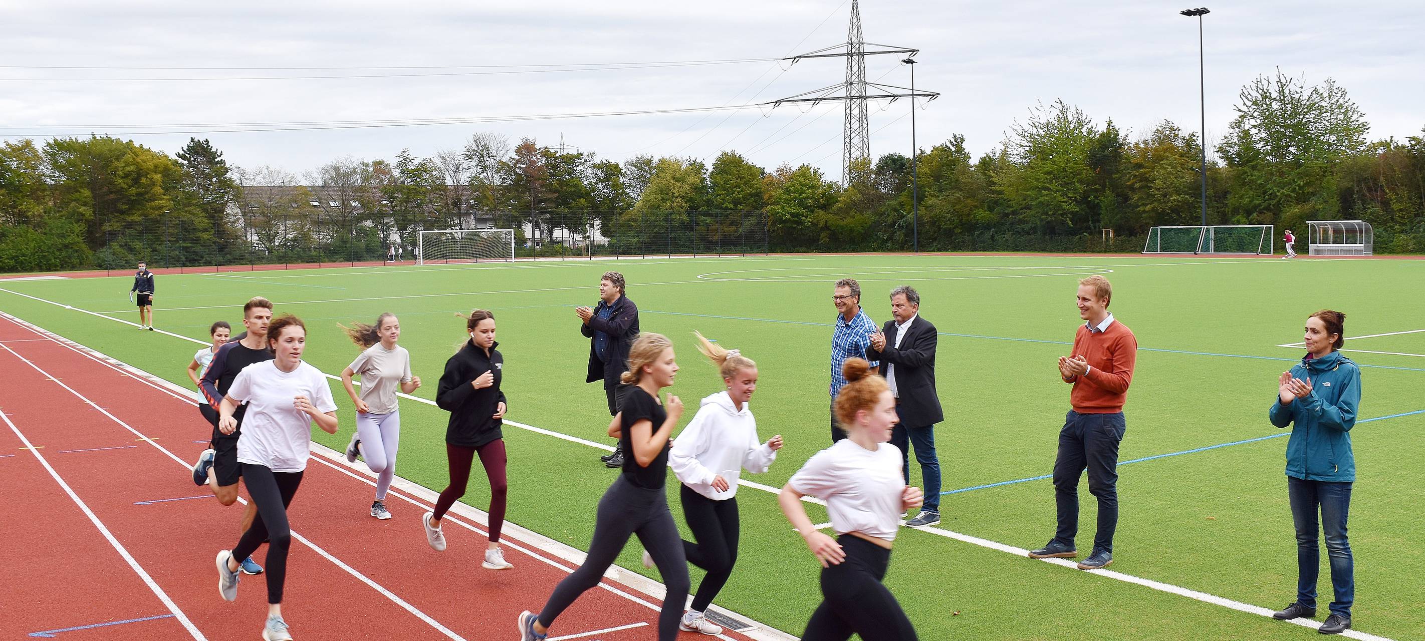 Monheim übergibt saniertes Stadion