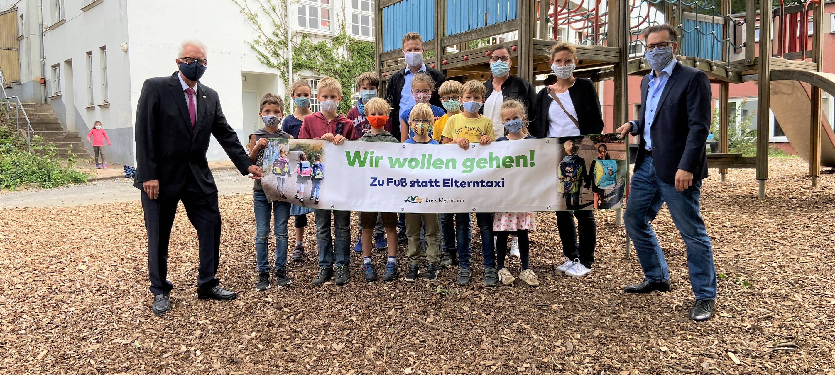 Banneraktion gegen Elterntaxis
