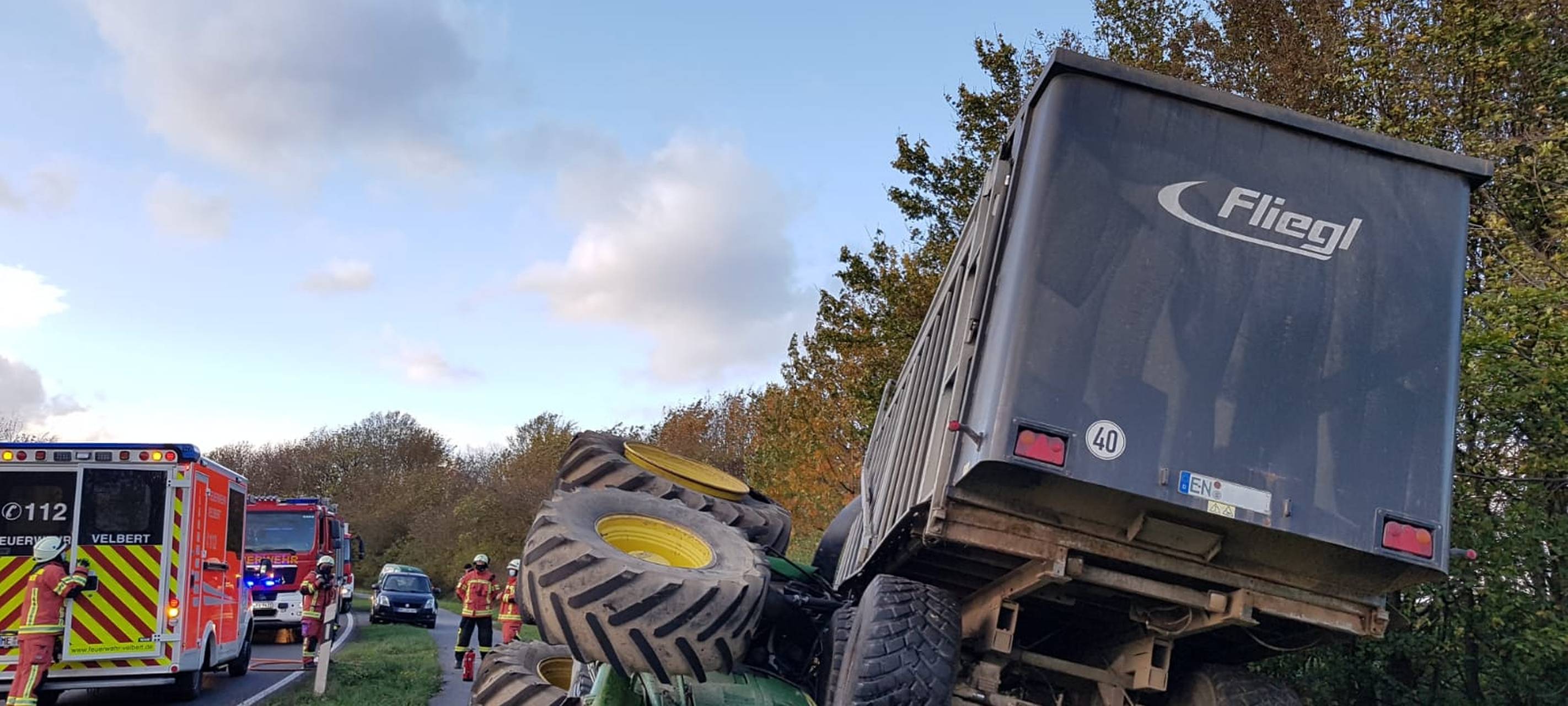 Velbert: Unfall mit Auto und Trecker