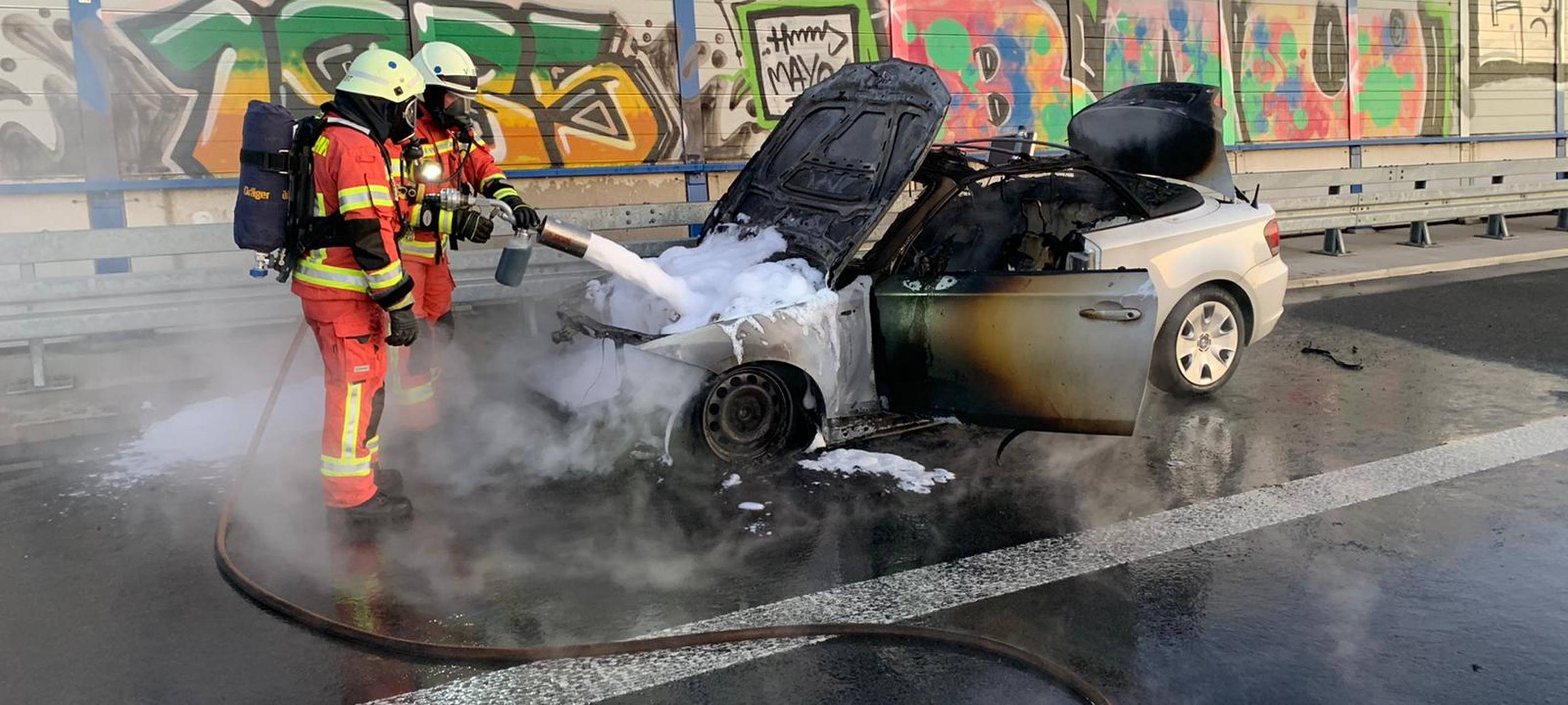 A44: Cabrio ausgebrannt