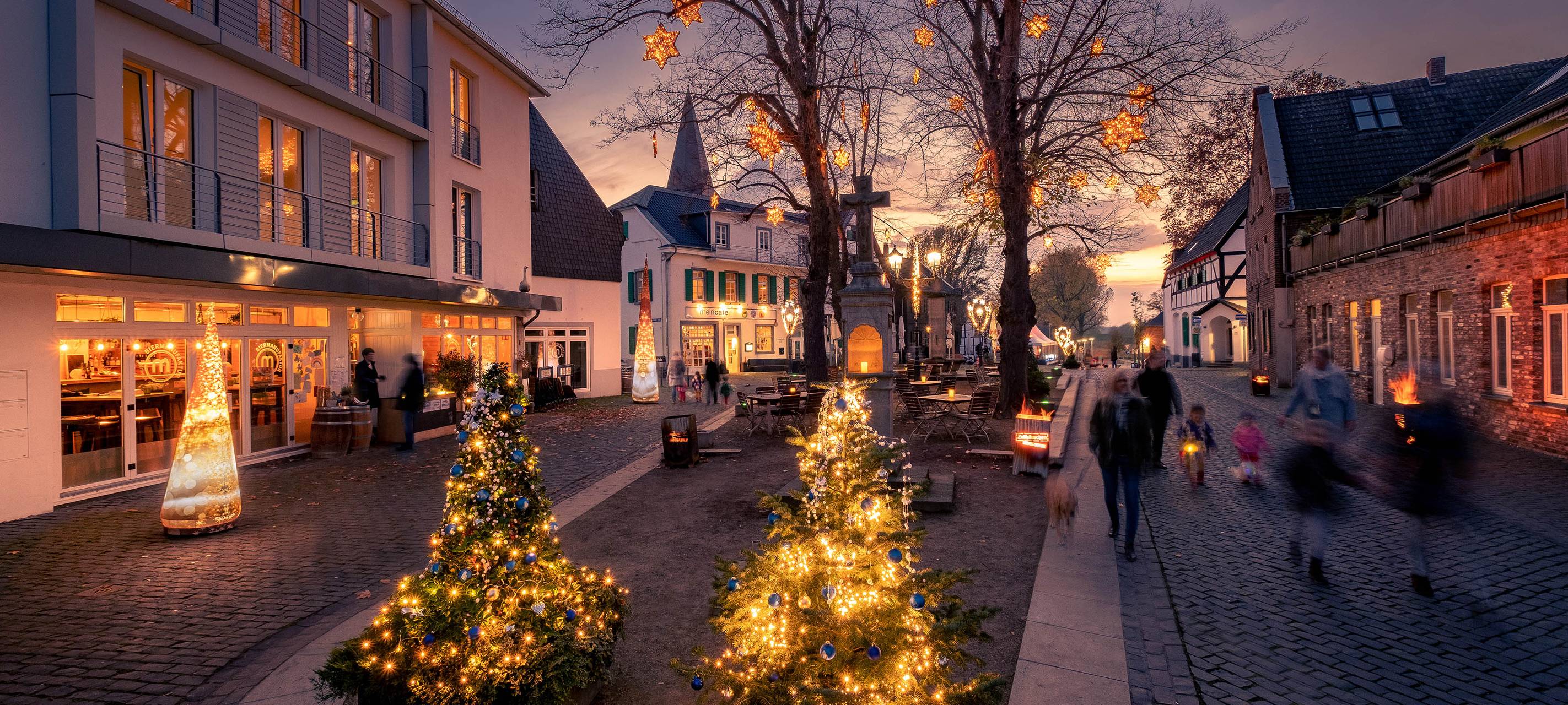 Monheim: Weihnachtliche Altstadt