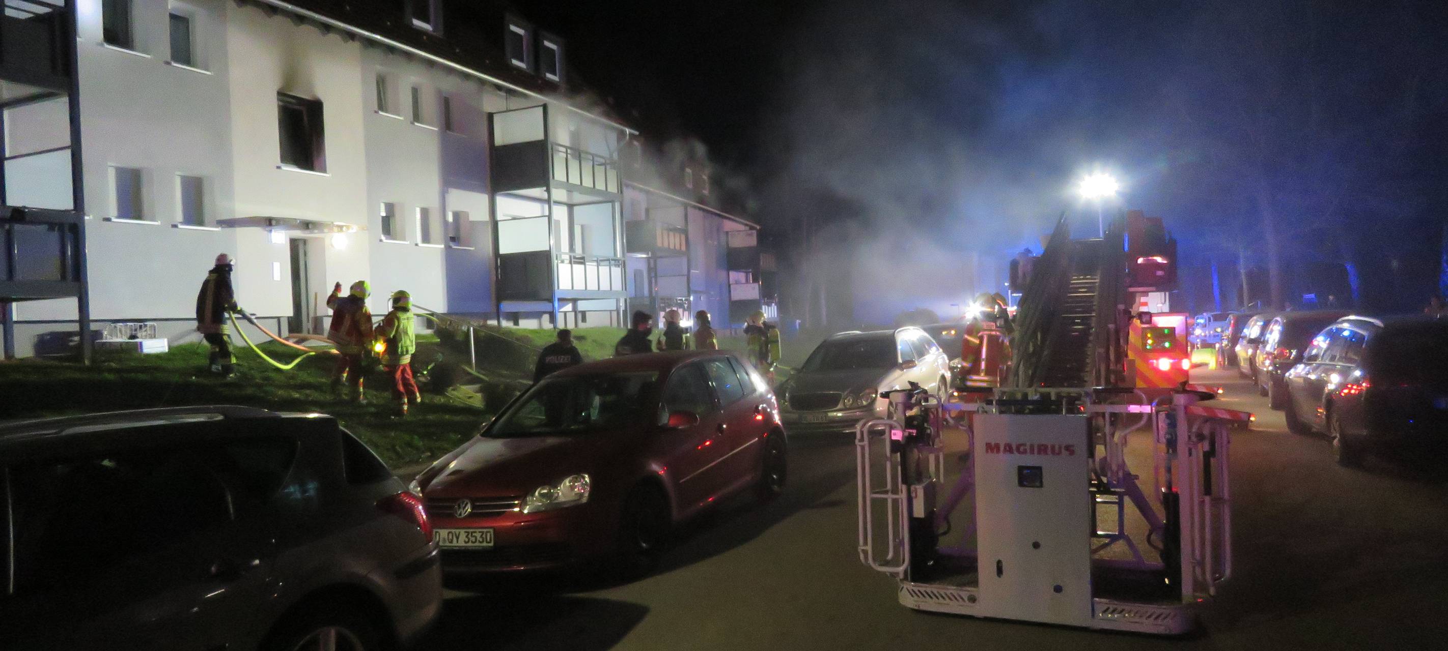 Neun Menschen aus brennenden Haus gerettet