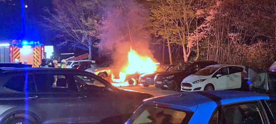 Drei Autos in Monheim angezündet