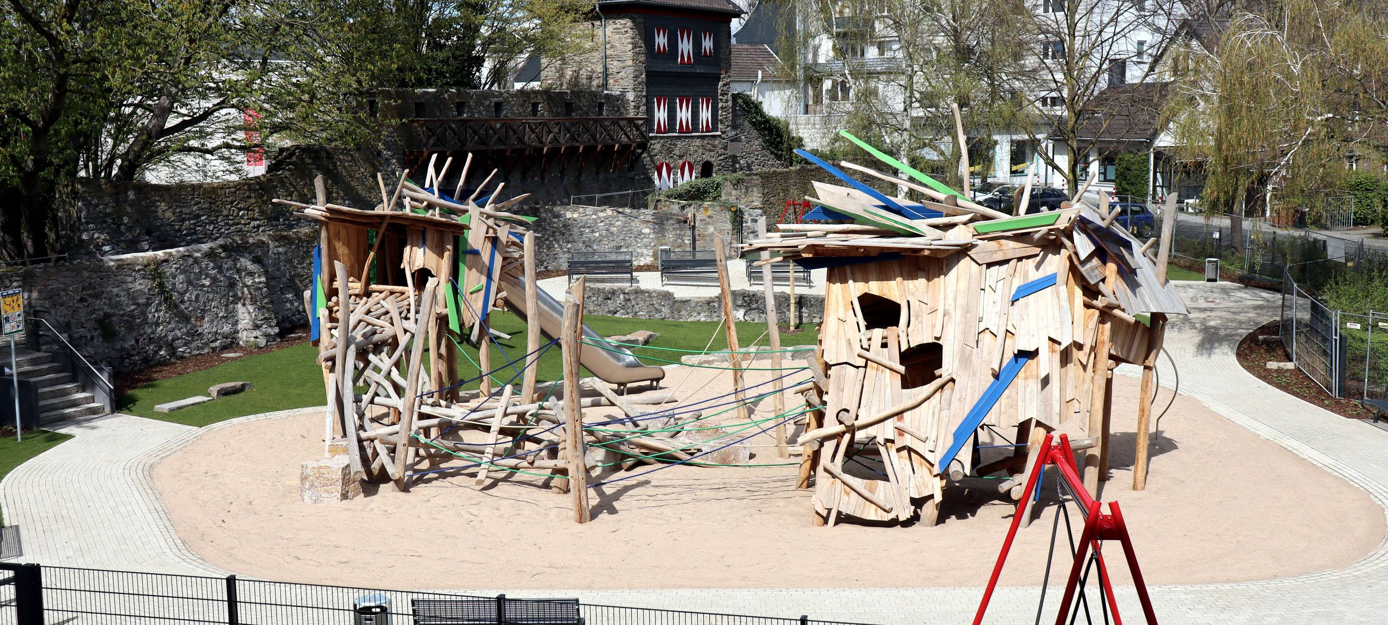 Ratingen: Drachenspielplatz eröffnet