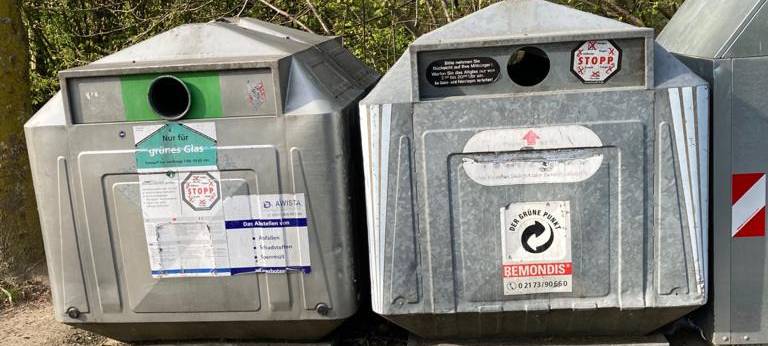 Haan gegen überfüllte Glascontainer