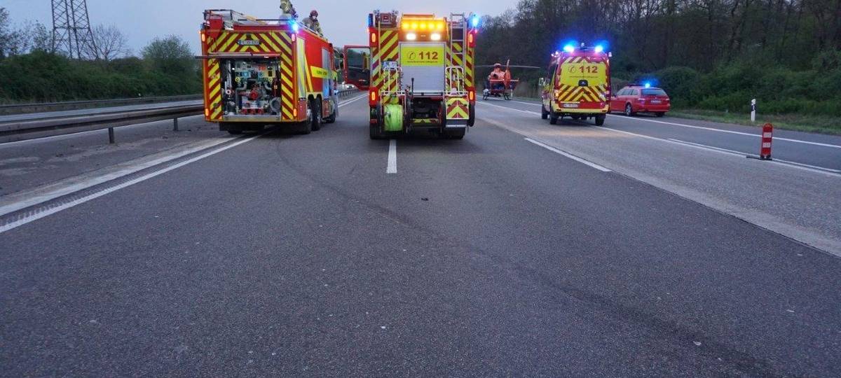 Ratingen: LKW-Auflieger in Brand geraten