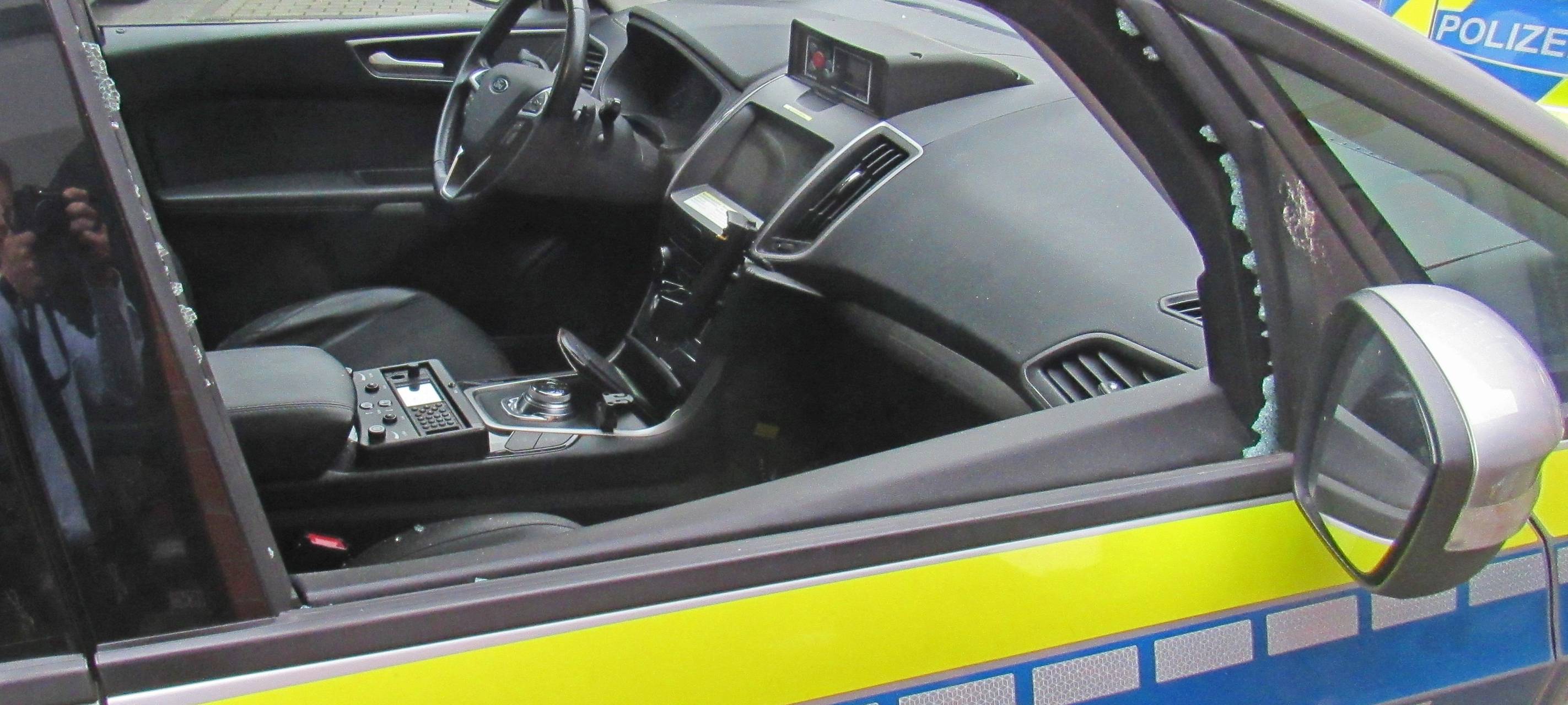 Radfahrer demoliert Streifenwagen