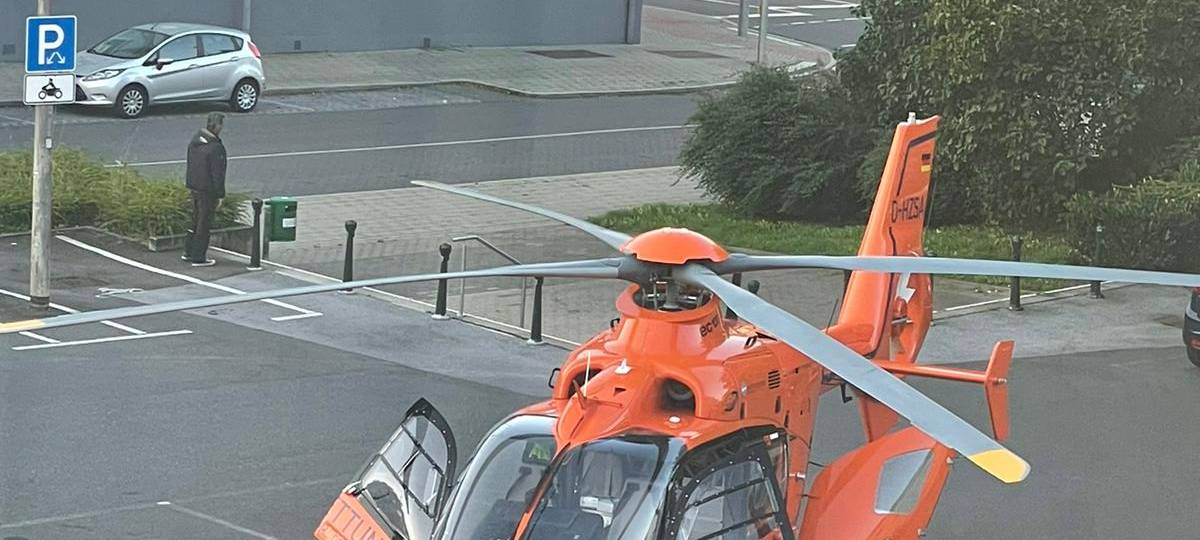 Hubschrauber landet vor Rathaus