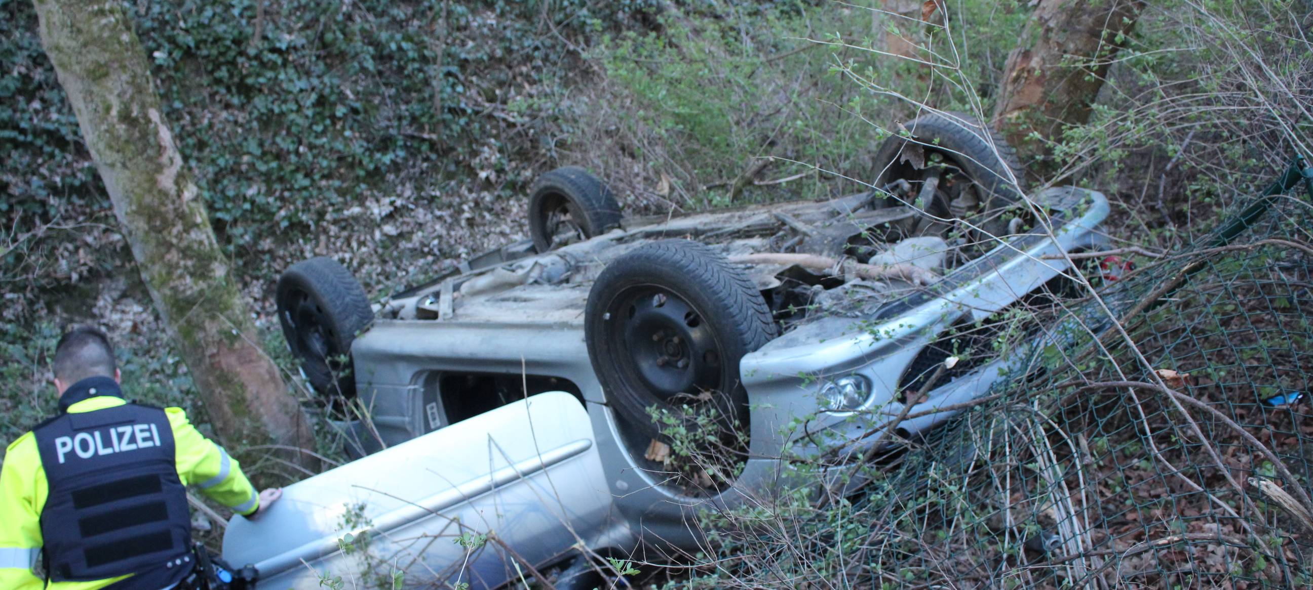 Mehrfach überschlagen: Velberterin mit Schutzengel