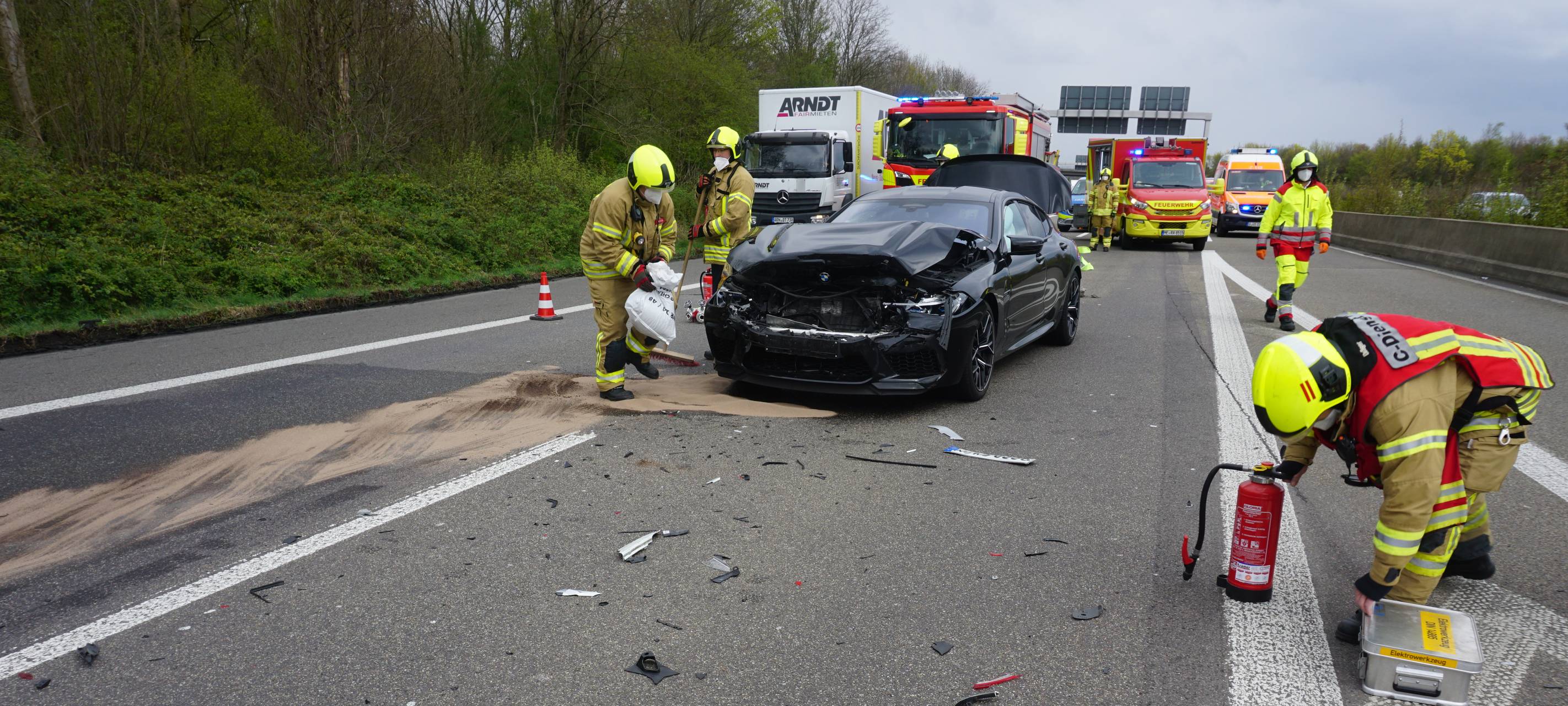 Drei Verletzte bei Unfall auf A52
