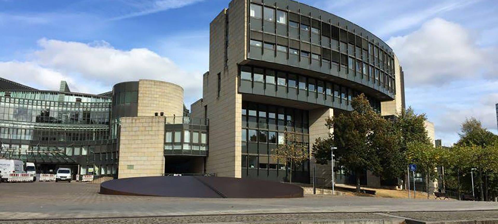 Demo gegen Klinik-Schließungen vor dem Landtag
