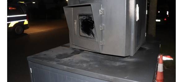 Blitzer in Ratingen angezündet