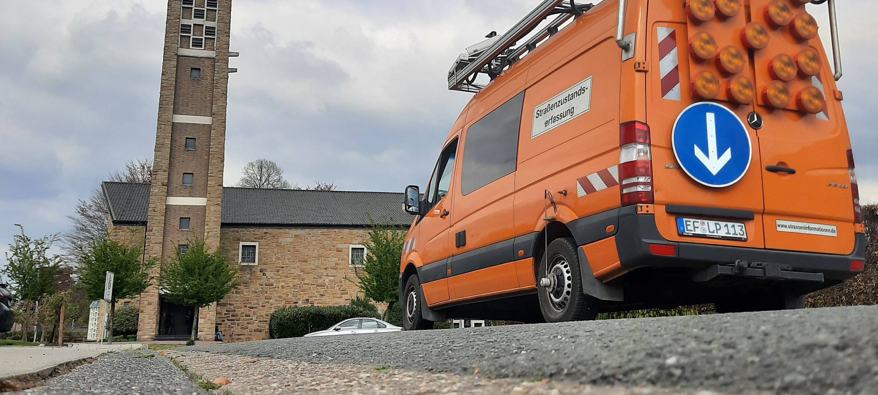 Spezialfahrzeuge überprüfen Wülfraths Straßen