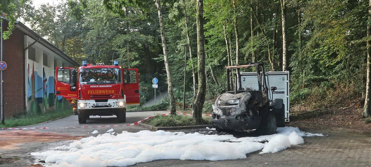 Heiligenhaus: Radlader ausgebrannt