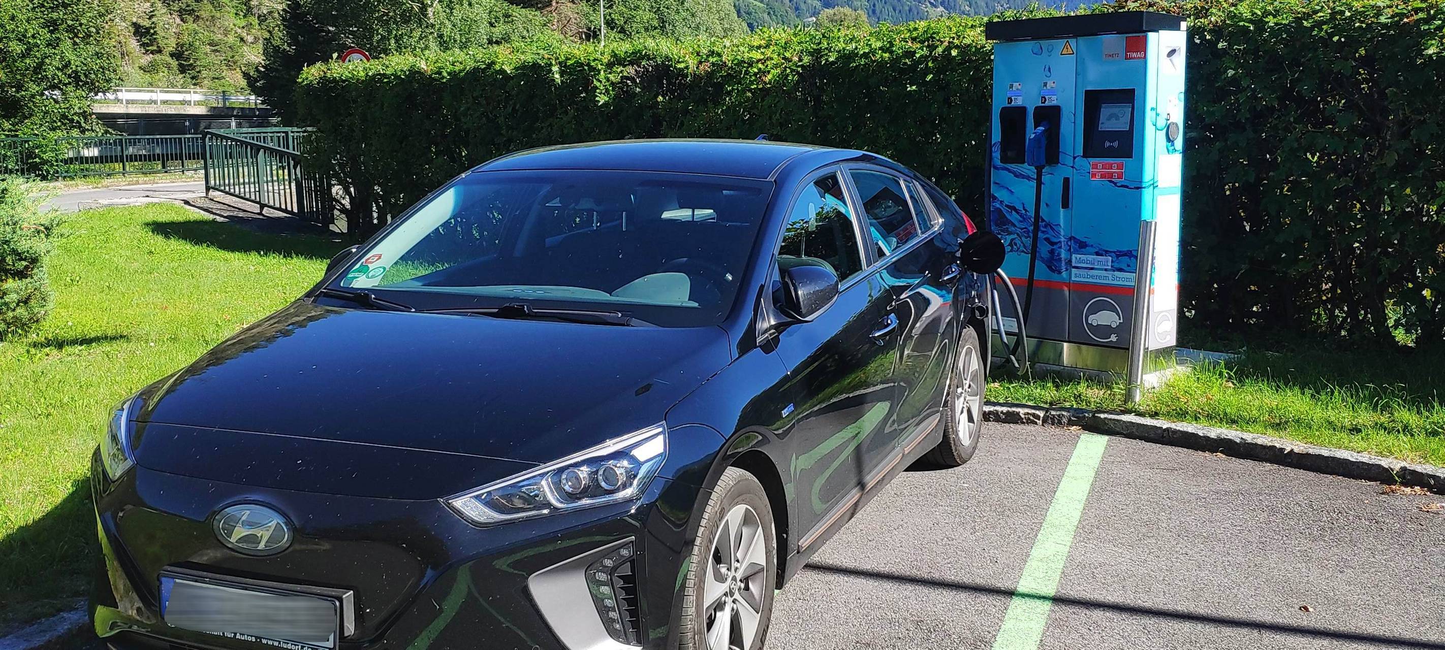 Mit dem E-Auto in den Urlaub: Diese Probleme gibt es