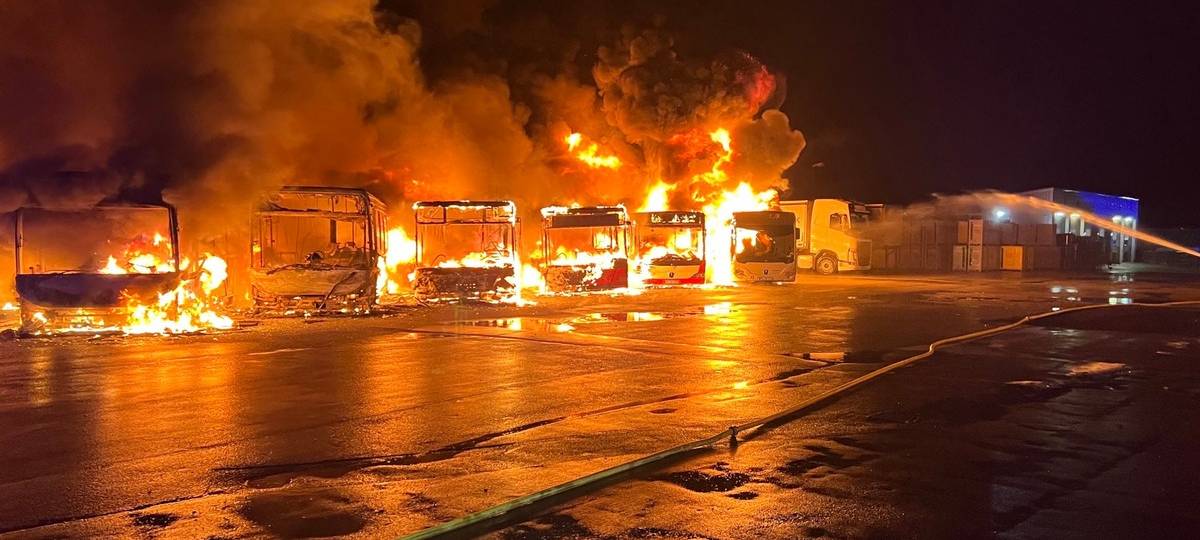 Großbrand in Busdepot