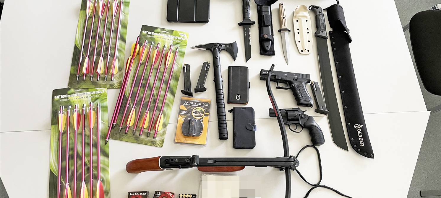 Langenfeld: Angekündigte Straftat und Waffenfund