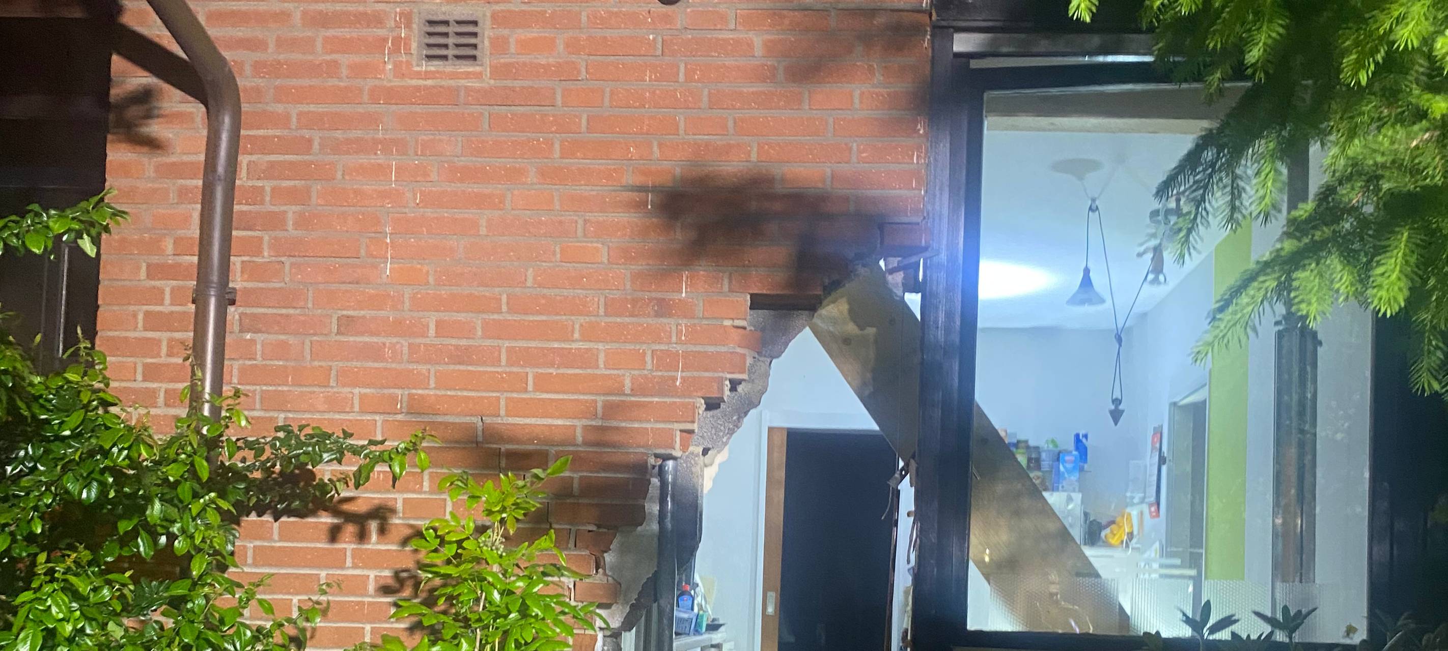 Unfall: Hauswand in Mettmann eingestürzt