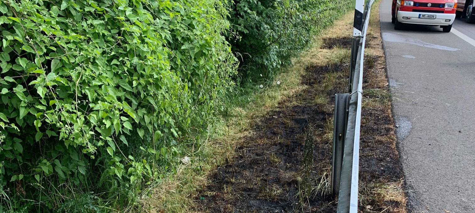 Autofahrer löschten Feuer