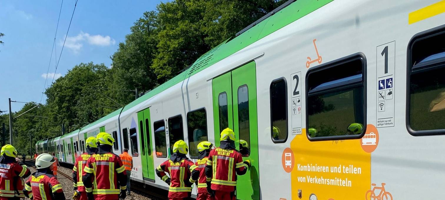 Fiktiver Unfall: Großübung von Feuerwehr und Deutscher Bahn in Velbert