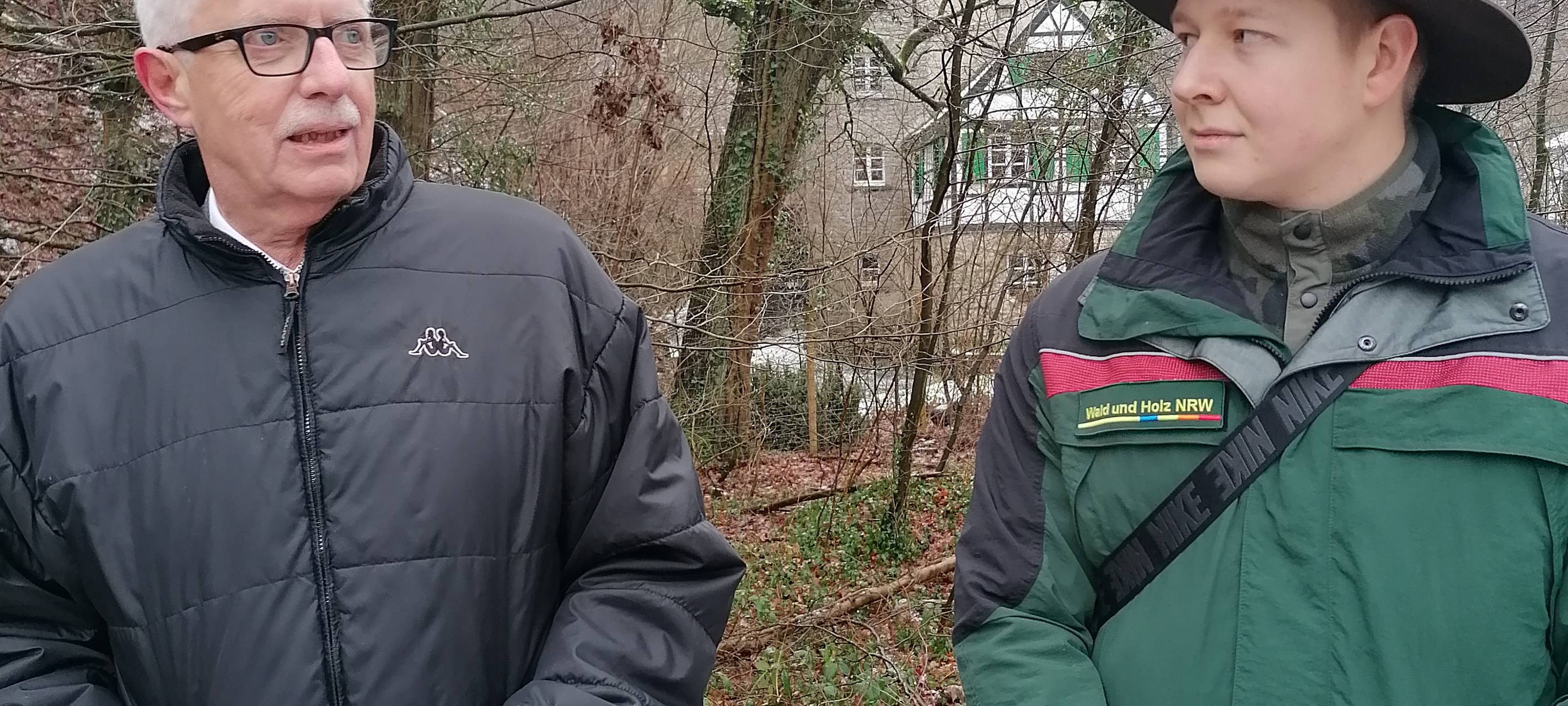 Landrat Thomas Hendele (links) mit Ranger Alexander Jakof (rechts)