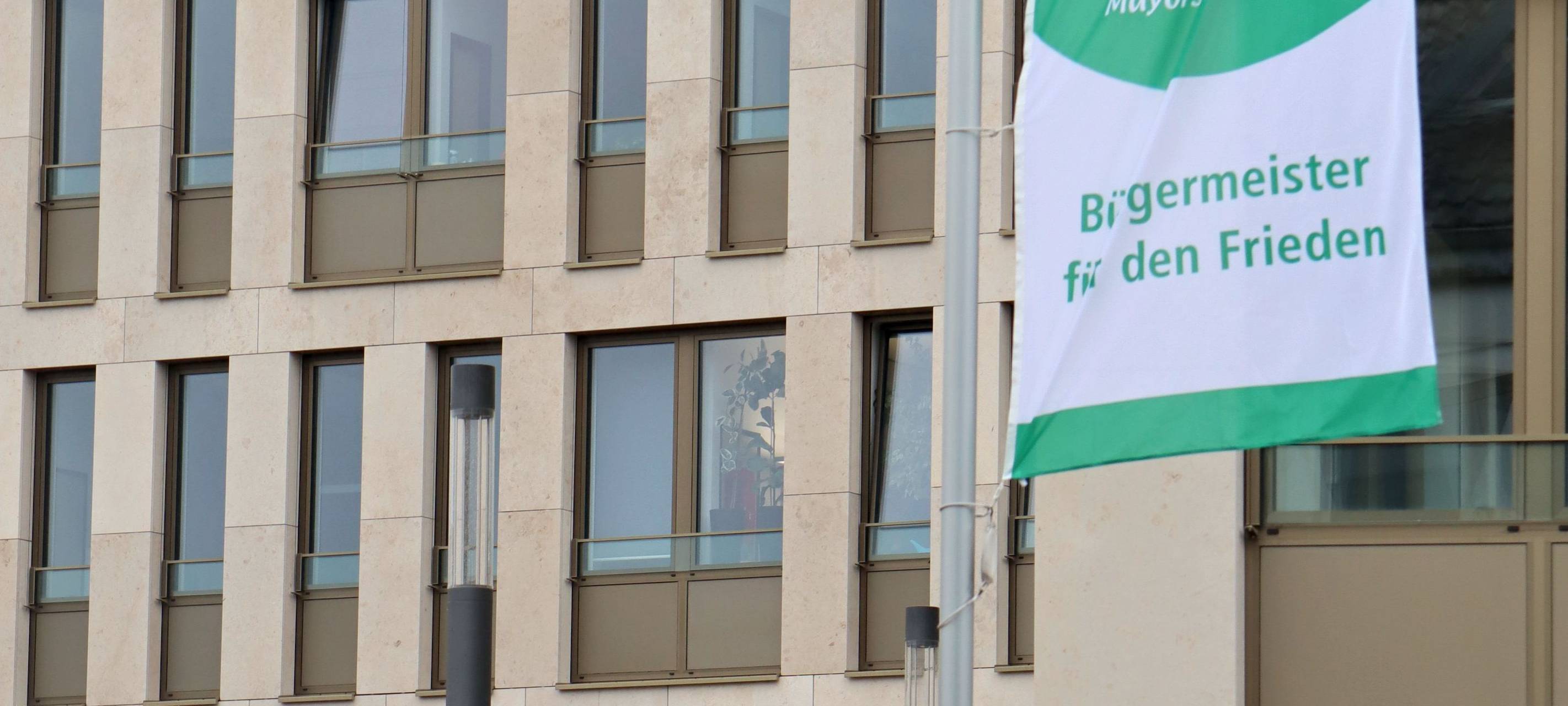 Städte hissen Flagge gegen Atomwaffen