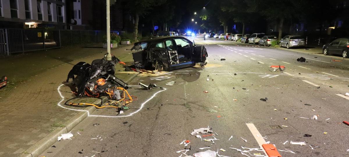 Auto überschlägt sich mehrfach in Vennhausen