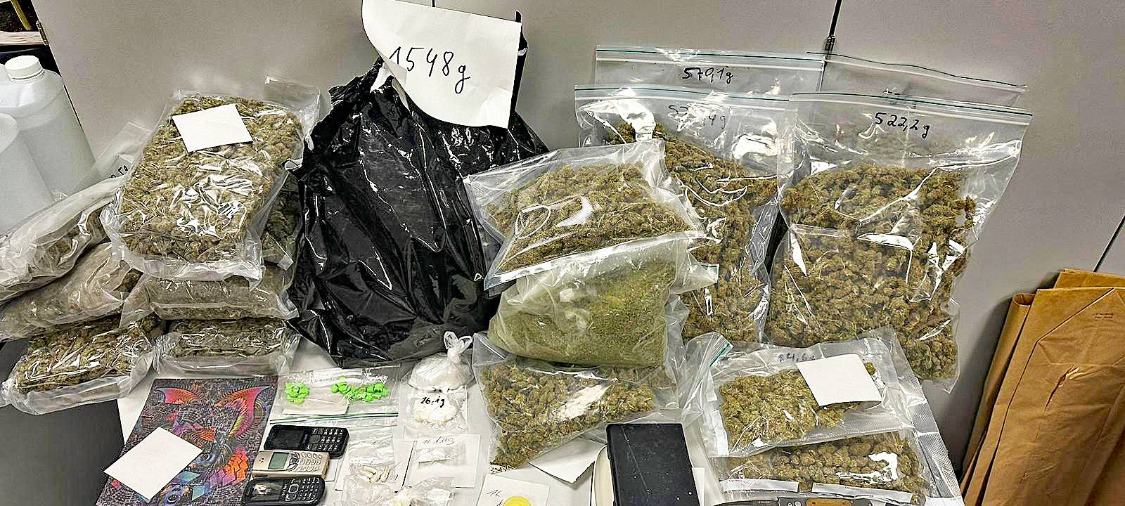 Mehr als acht Kilo Cannabis in Mehrfamilienhaus entdeckt