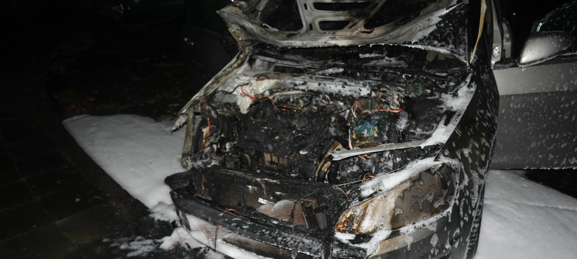 Erneut brennende Autos in Ratingen