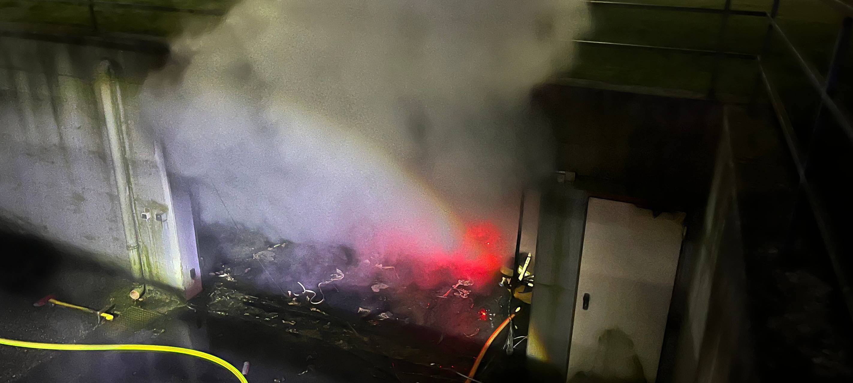 Brandstiftung in Garage in Haan? Großer Feuerwehreinsatz