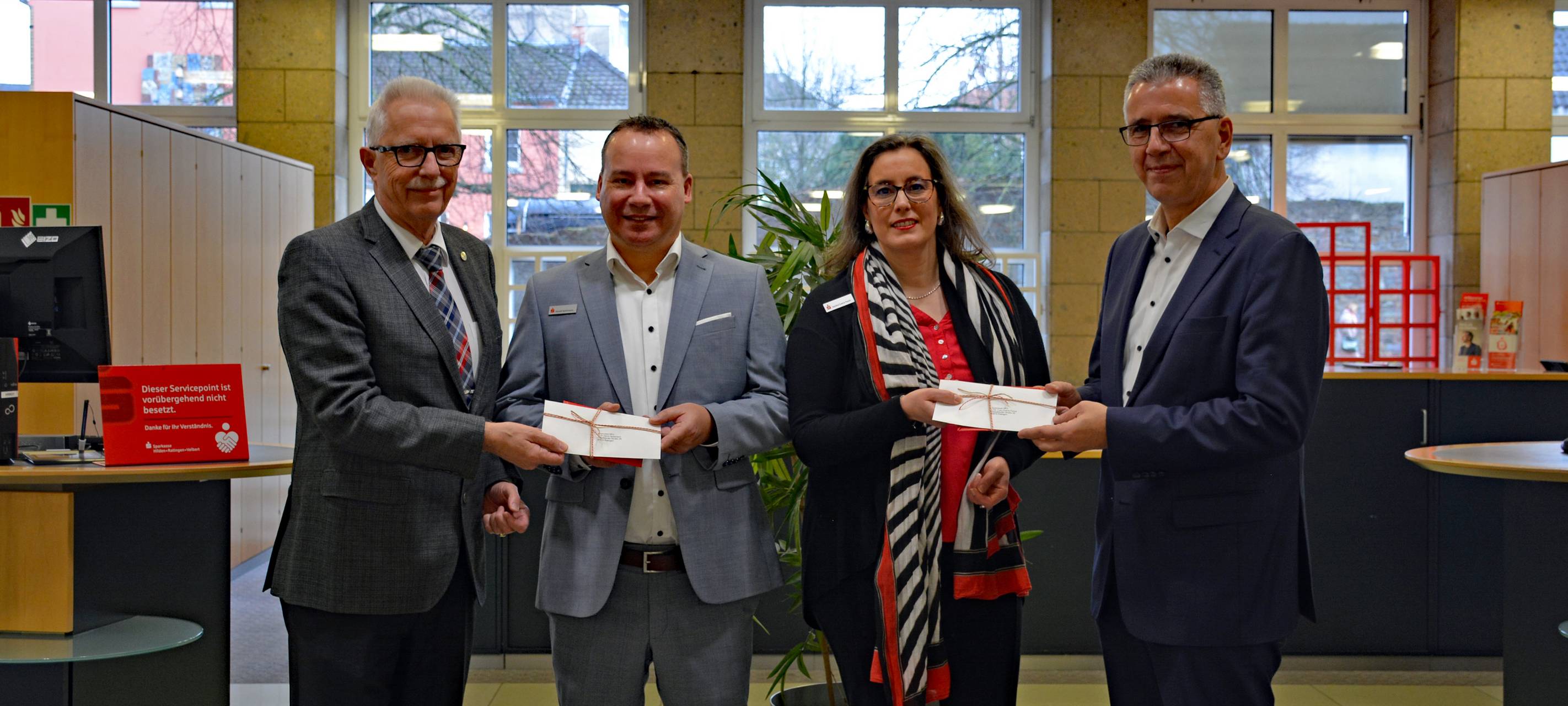 Hendele lobt Bankmitarbeiter