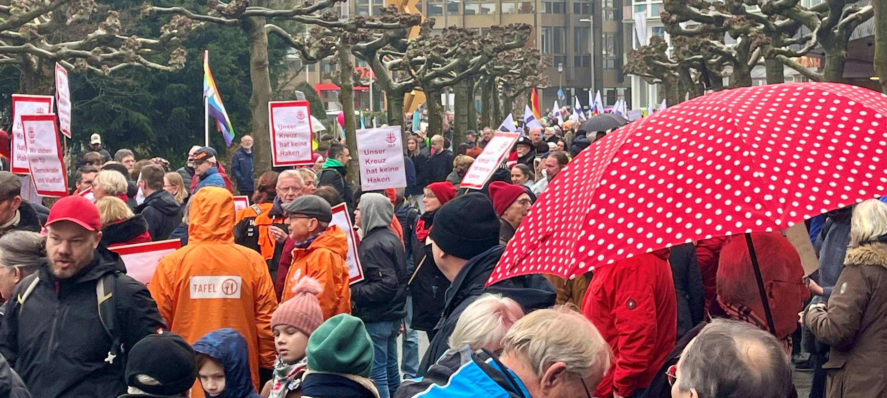Demos gegen Rechtsextremismus